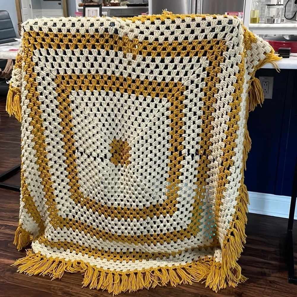 Vintage Beautiful Crochet blanket Afghan 4..5 ft x 4.5 Comfy Cozy Granny Square